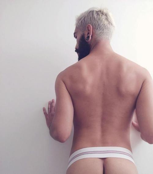 m4lino: The only thing I want more than money is to stop feeling the need to be loved.