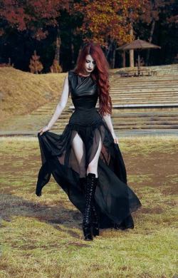 victorian-goth:  Victorian goth http://victorian-goth.tumblr.com/