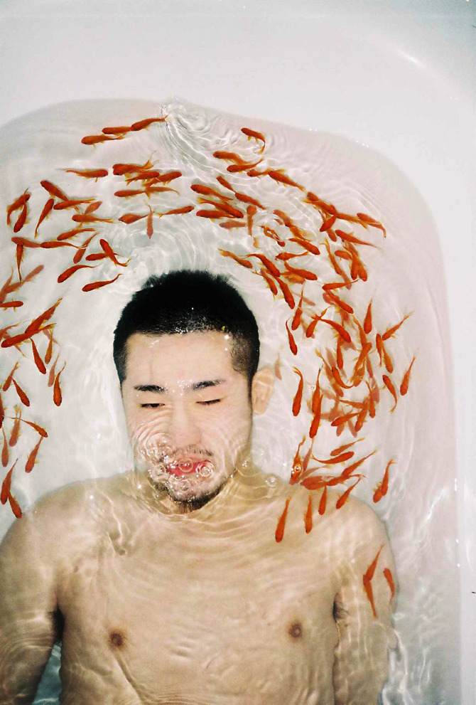 ohthentic:  erosisaman:  humanoidesdecolor:  Ren Hang  #EROSIsaMAN  Oh 