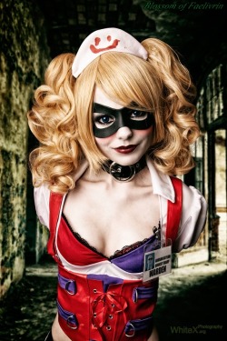 hotcosplaychicks:  Harley Quinn, pleased