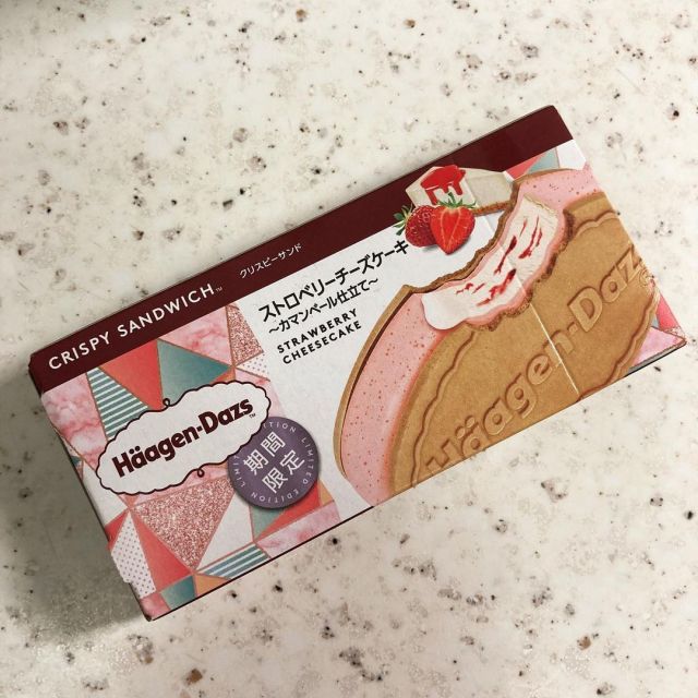 HaagenDazs Crispy Sandwich Strawberry Cheesecake クリスピーサンド ストロベリーチーズケーキ カマンベール仕立て https://www.instagram.com/p/Cd8c0dfJ-T2/?igshid=NGJjMDIxMWI= 