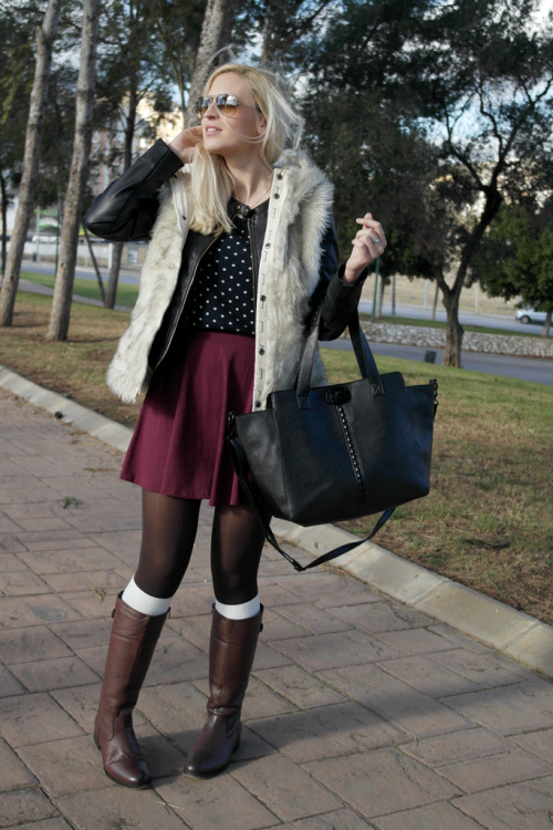 tightsobsession:  Cozy outfit. Via Bly the Lifestyle.