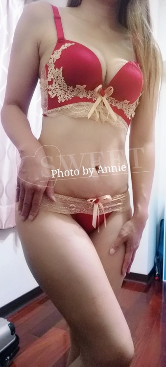 annieglamorous: 今天該穿哪一套上你的床呢？由你決定吧 #轉格拉黑