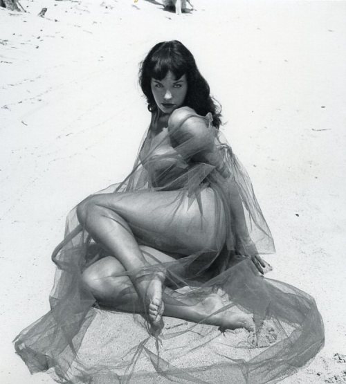 thatbarkingdog:Bettie Page