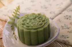 ilikeasianfood:  Japanese style moon cake by Silivren on Flickr.