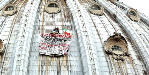 Marcello Di Finizio from Trieste, stands for the second day on the side of the dome of St. Peter&