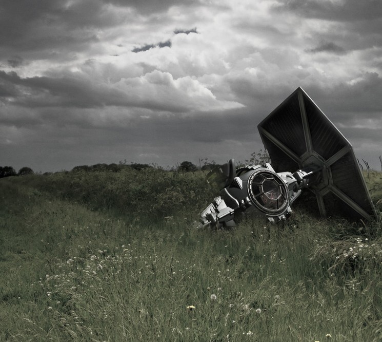 degeneratelowlife:  Tie fighter down 