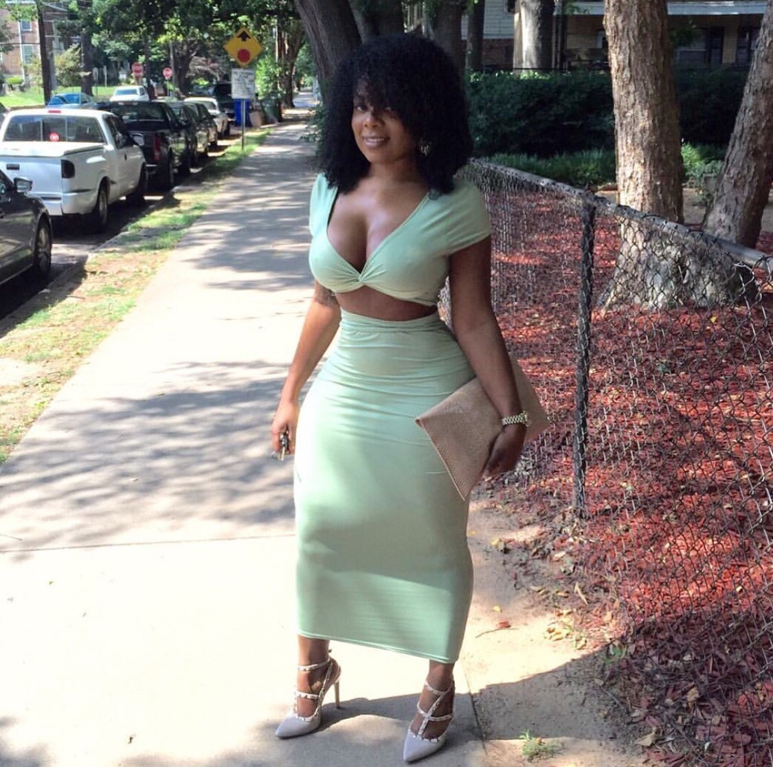 pleasing2theeye:  Gorgeous N Curvaceous  LAWD HAVE MERCY!