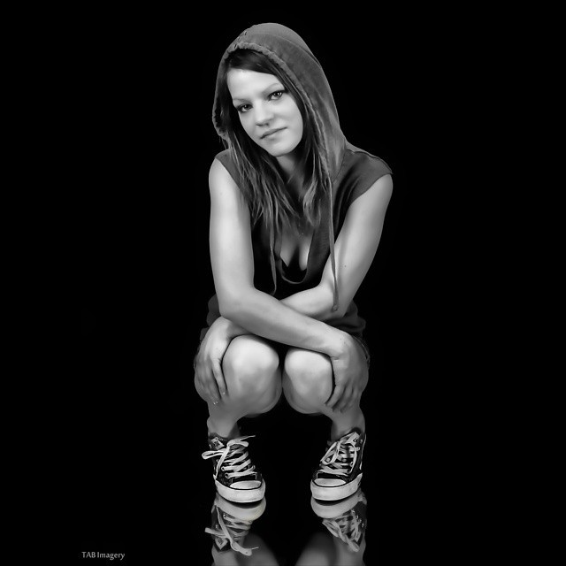 luvmycrazyboyz:#converse #allstars #tabimagery #bnw_dark #artphoto_bw #bnw_bodyl