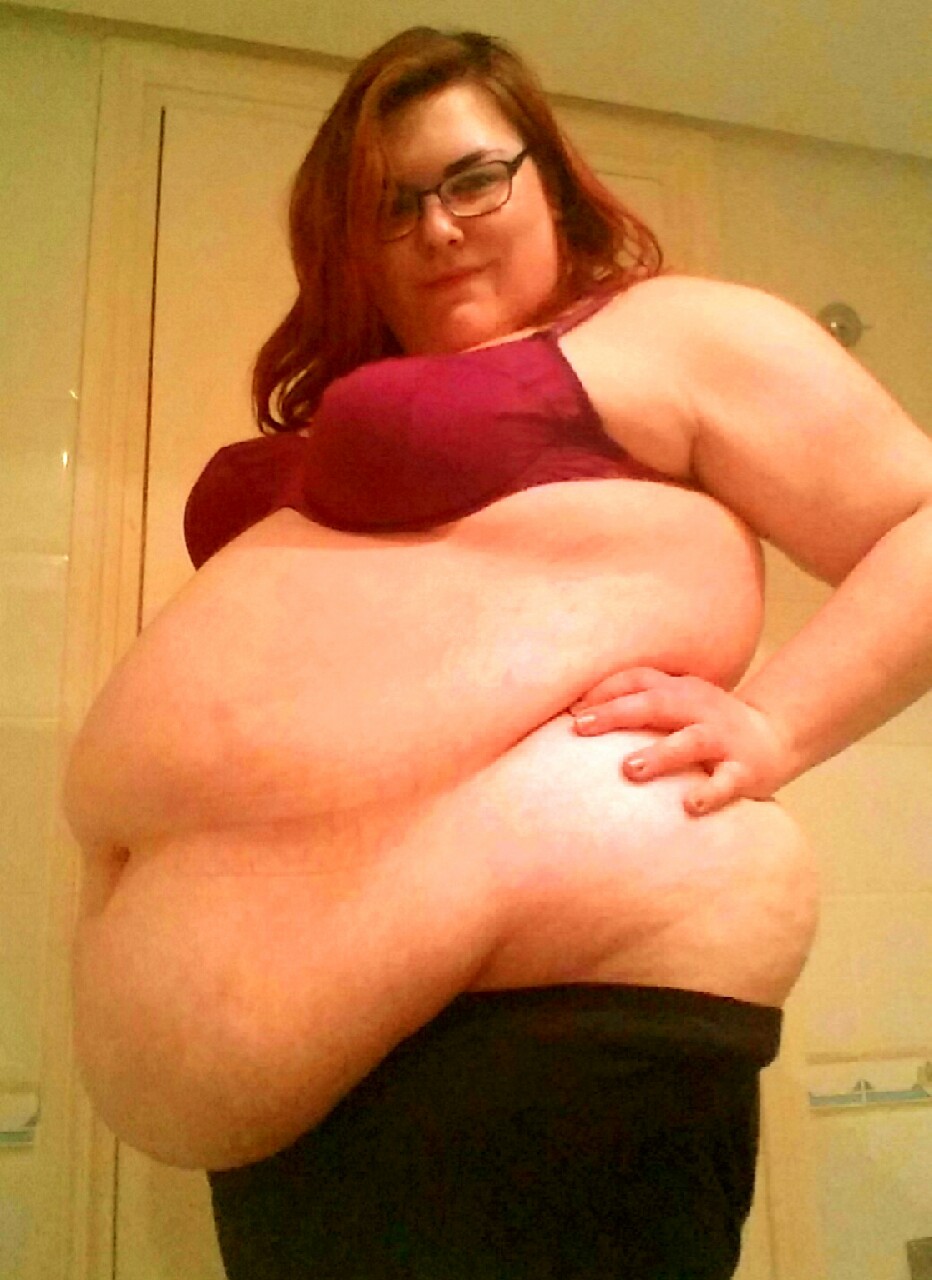 designerpastries:  So, it turns out I’m mainly just all belly these days.
