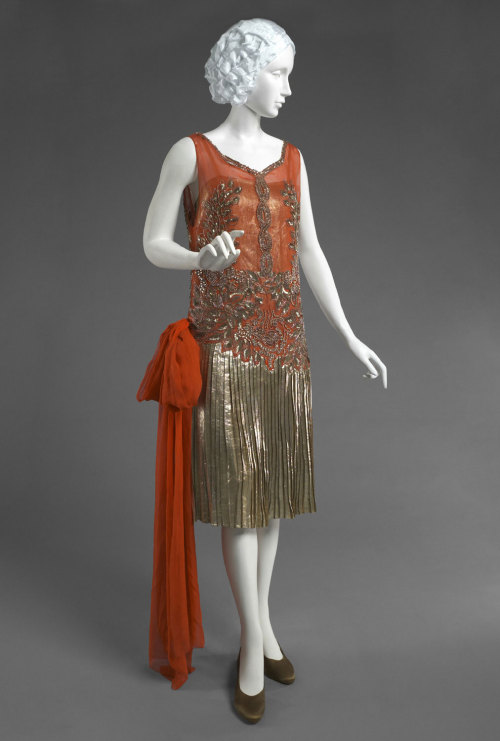 sydneyflapper: fripperiesandfobs: Yteb evening dress ca. 1926 From the Philadelphia Museum of Art Oo