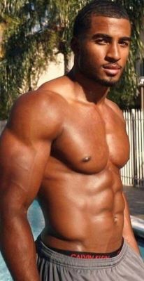 dominicanblackboy:Sexy gorgeous muscle hunk