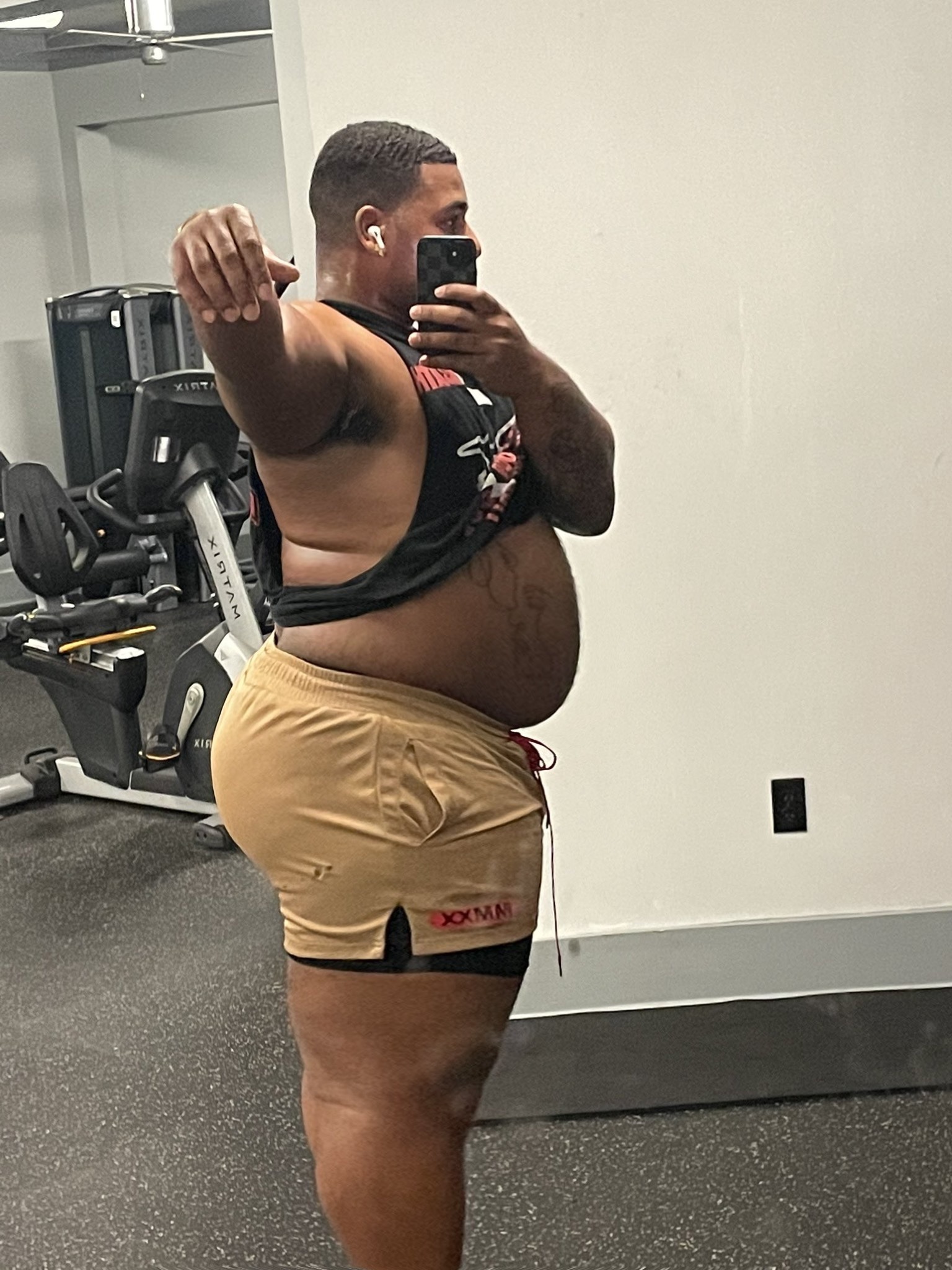 fatmenwithbigbellies:Gym belly❤️❤️(Submission)