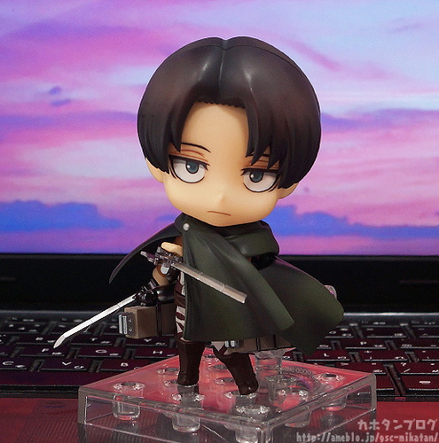 ohheichou:  plastichusbando:  お待たせいたしました＼人類最強！／「ねんどろいど リヴァイ」で遊んでみた！  OMG THE LAST ONE GIMME OMG 