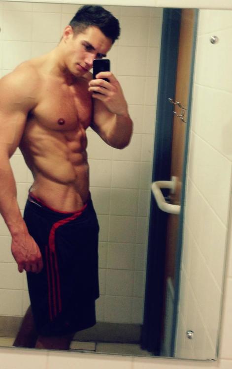 abspacked:  HE… HES JUST SO PRETTY.