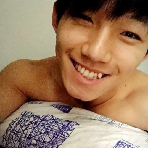 cloudzmaker:  Louis Leong, little sexy fresh meat from HK. Yummy.  Reblog & follow me for more hot stuff! 