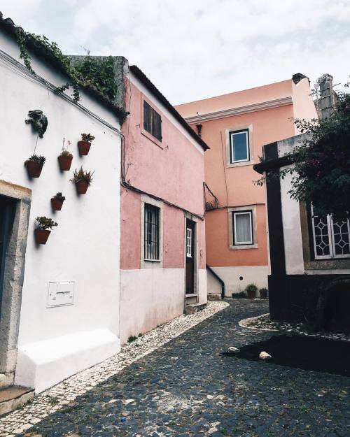 collagevintage: Pretty Streets #collageontheroad #Lisboa