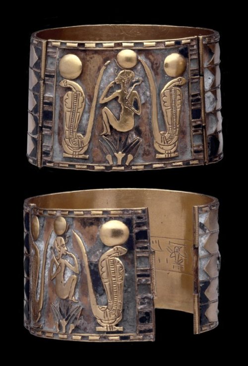 Gold Cuff Bracelet of Prince NemarethThe inner side of the smaller segment of this bracelet is inscr