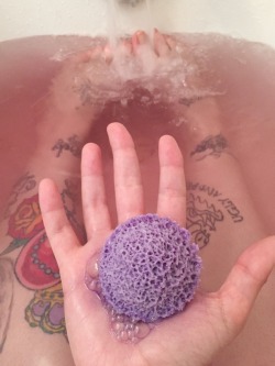 pusssyonapedestal:  bath bombs before work