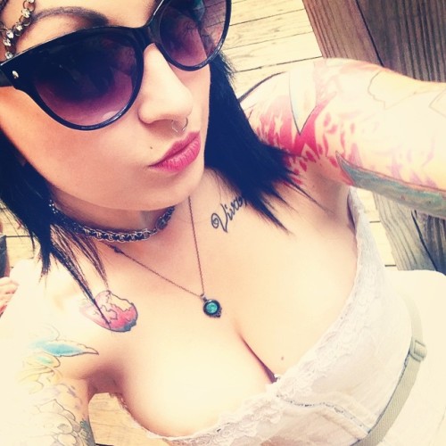 thedoomdoll:  Renaissance Festival with my favorites today!!! I wish I could wear corsets and horns all the tiiiimmmeeeee!!! ✨💀🐍😻 #Renaissancefestival #maryland #dravenstar #allcorsetsallday