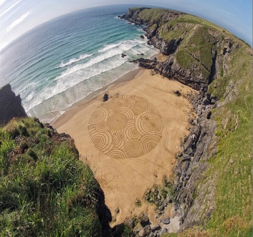 These beautiful works of sand art were created by artist Tony Plant. Plant uses a rake to create the