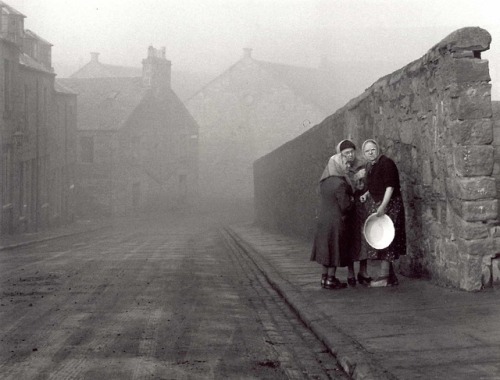 agelessphotography:Dundee, Scotland, Michael Peto, 1959(courtesy of The Guardian)