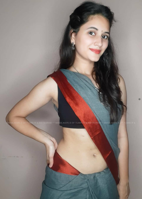 masalagirls:I am not much of a navel guy but she is damn cute Follow for more pics -> https://www