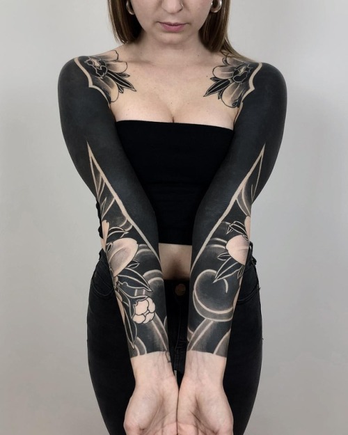 allthepiercingsandbodymods: Black Out tattoos by @horiokami​.