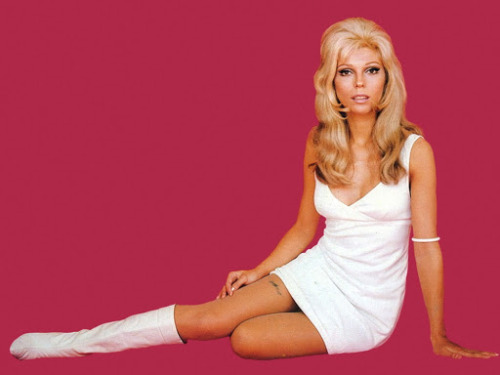 June 8, 1940Nancy Sinatra is born in Jersey City, New Jersey. Her parents are Frank Sinatra and his 