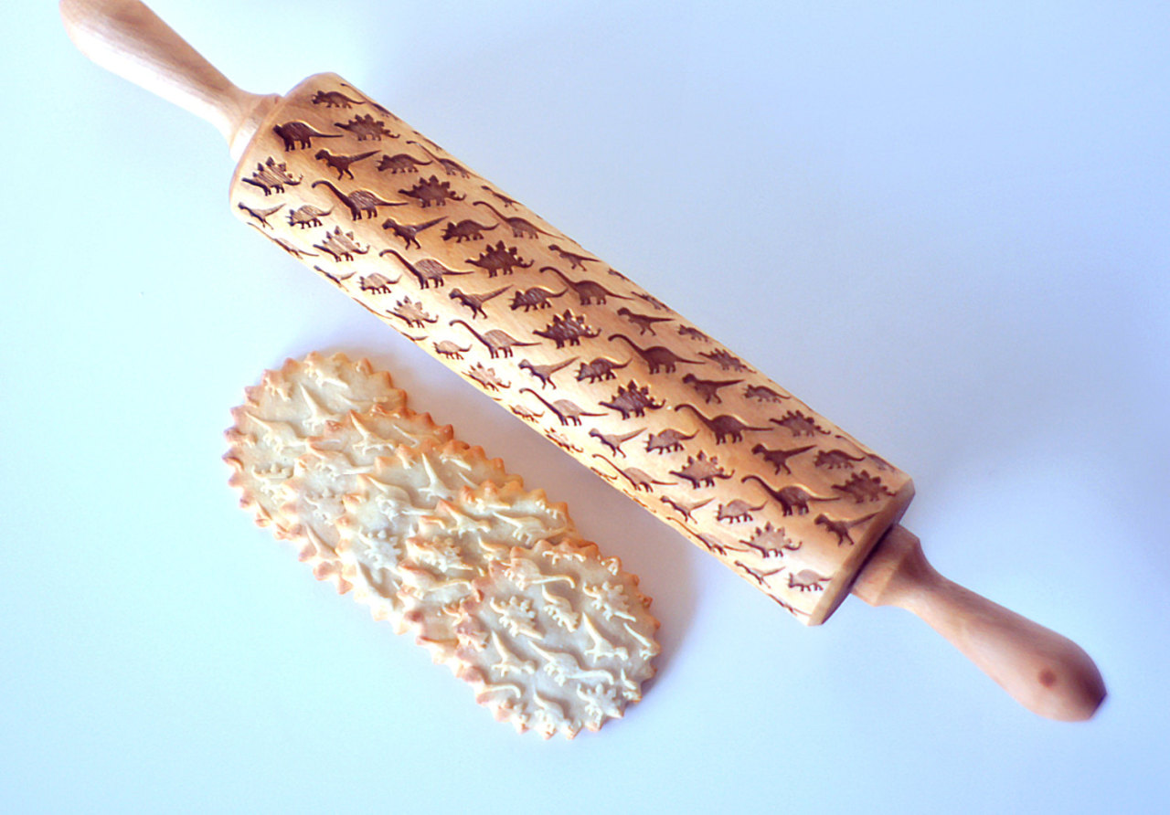 dysanic:  phantomxfamily:  fuckyeahdinoart:  Dinosaur pattern rolling pin  I didn’t