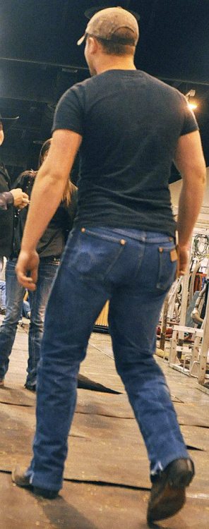 thewranglerbutts:  FOLLOW ME: thewranglerbutts.tumblr.com/