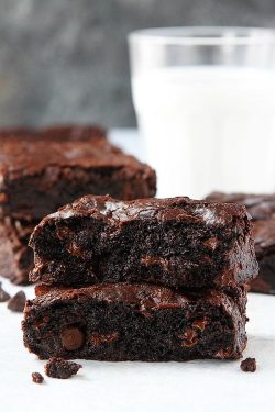 foodffs:  FUDGE BROWNIESFollow for recipesIs this how you roll?