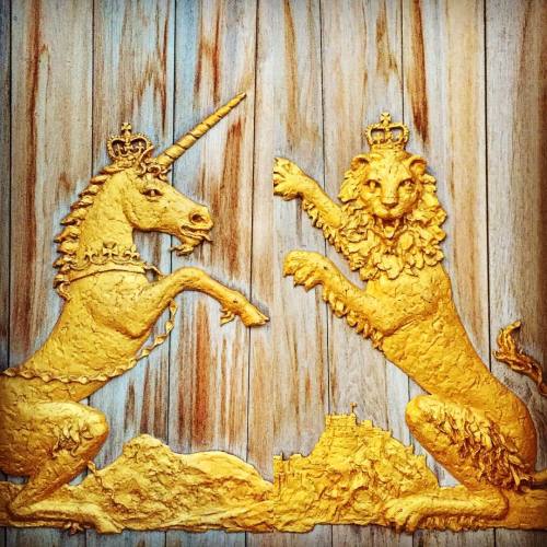 gold #British #lion & #unicorn door adorning exterior wall of the #Hollyrood Palace in #Edinburg