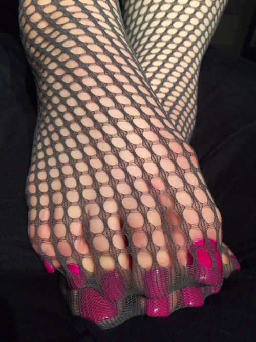 Purple toes and gray fishnets:)