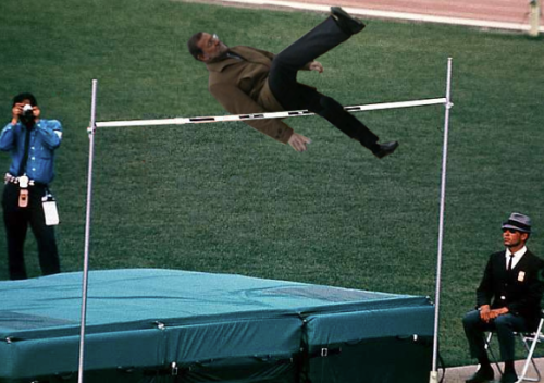 yodiscrepo:  Mariano Rajoy otra vez ayudando a crear montajes en Photoshop.  