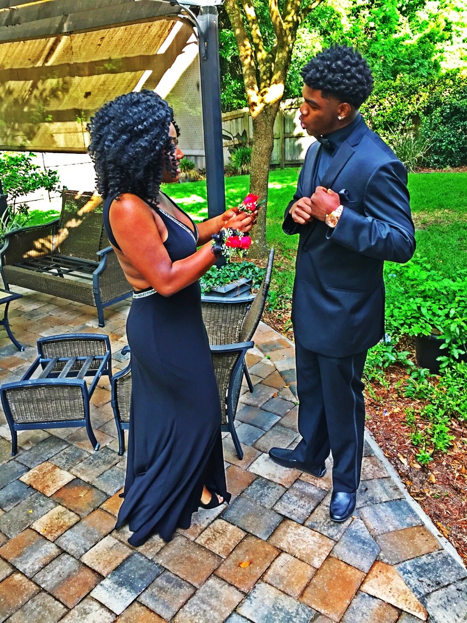 scrollingfordays:  Prom . 🌹