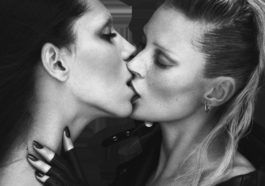 lesbiansilk:  by JustLikeHeaven 