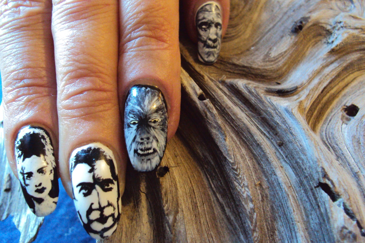 chrissynailart:  These are the 2nd part of my horror movie nails. This is The CLASSIC