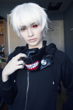 criedwolves:got this one-eyed ghoul mask from banggood so i tried out kaneki! this was fun but i think i’ll suit dark haired kaneki better. hoodie from here!