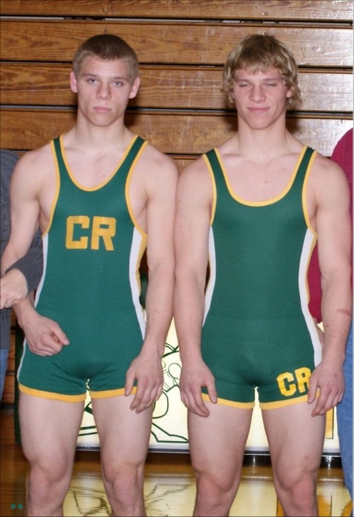 wrestlerbulge:  More STRAIGHT GUYS Here! Follow!