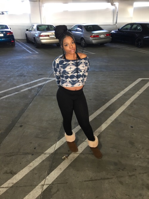 imablackmoon:Mall parking lots have great lighting