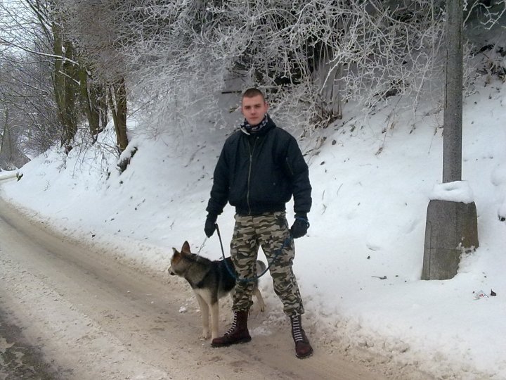 treillis:    Toi et le clebs, dans la neige ? OK, j’ai un tarpé bien tassé,