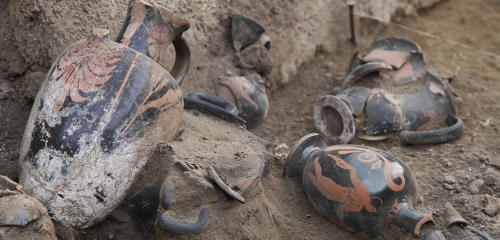 ancient-archives:Vases from the pre-Roman period placed in a grave inside a Samnite tomb discovered 