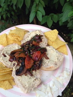vegan-hannie:  Sautéed mushrooms, tomatoes, red onions and sunflower seeds with boiled samphire on top of 2 bread rolls spread with low fat houmous and served with lime infused tortilla chips and dried coconut.   Feed me