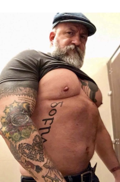 h-o-s-s: motorboatpecs:  *chuckle* That was my first thought exactly: