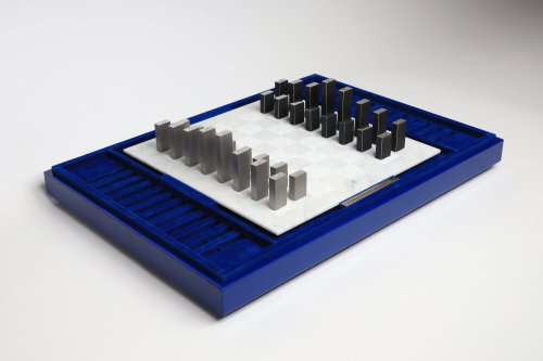 Tarek Elkassouf‘s chess setMaterial: Carrara marble board with Brushed Stainless Steel and Gun Metal