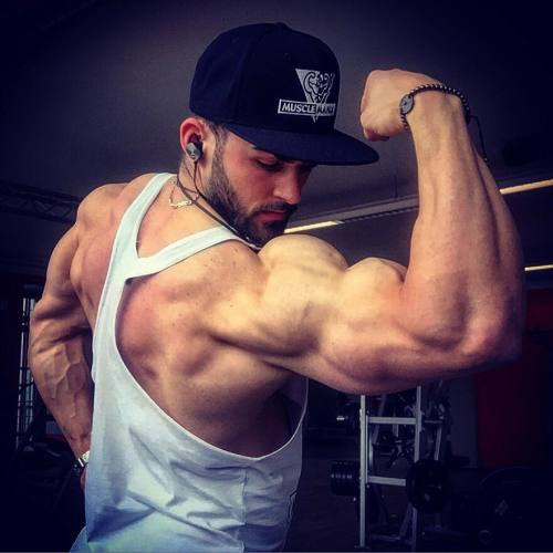 aworldofmenz: cdnlifter27: Pascal Munz A World of Menz  <<<Follow 