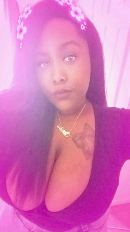 pettypia:  silentbutgolden:  bustyspice:  GimmieKiss | I hate the color pink but I’m in love with this filter..  Nay….  Just one time… Please