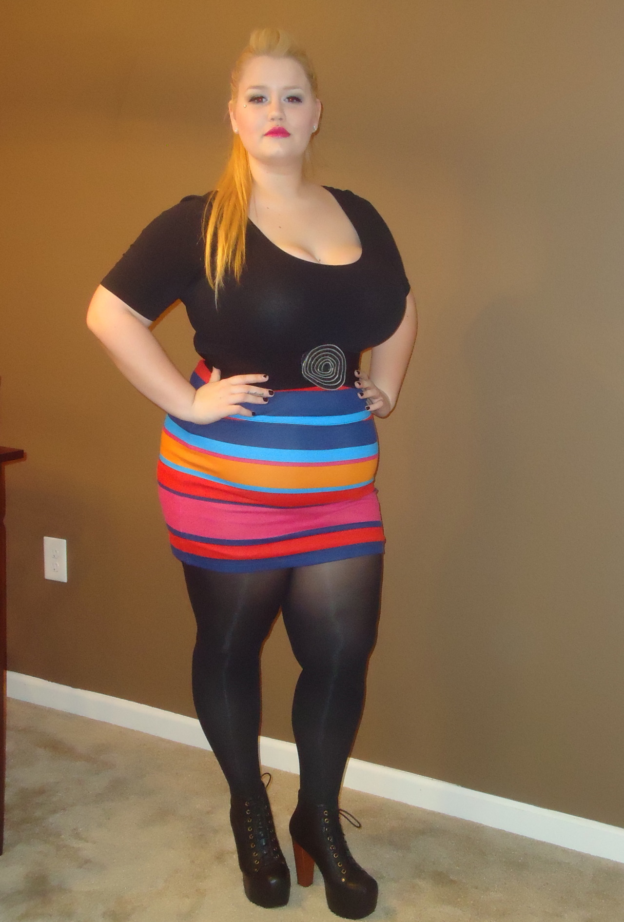 hugegirls:  Find her and other hot chubby girls HERE ;)