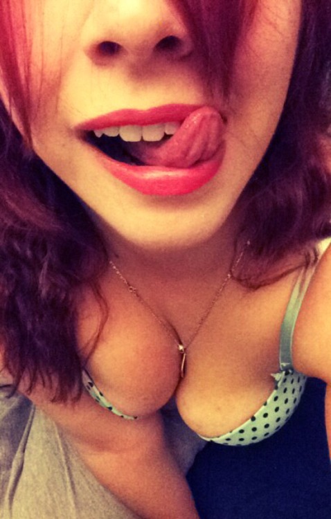 women-are-for-pleasure: my-sub-stance: Happy Mouth Monday Such a good girl, she knows what her fol